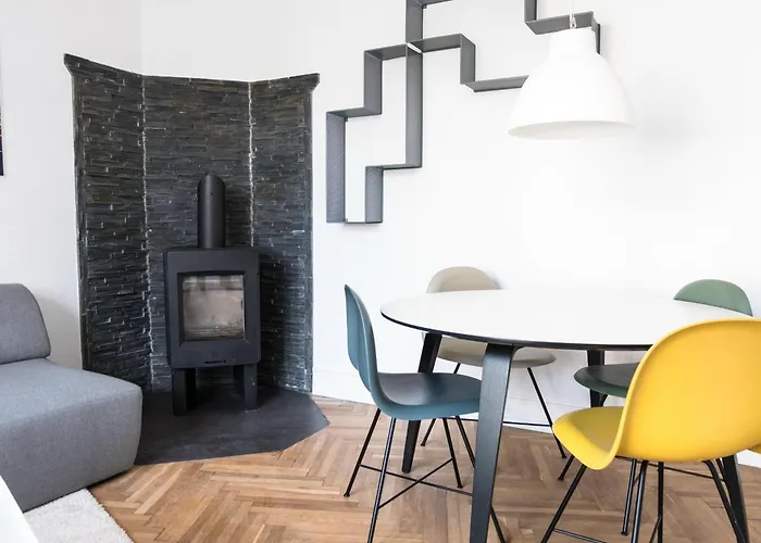 Beautiful 2-Bed Apartment.